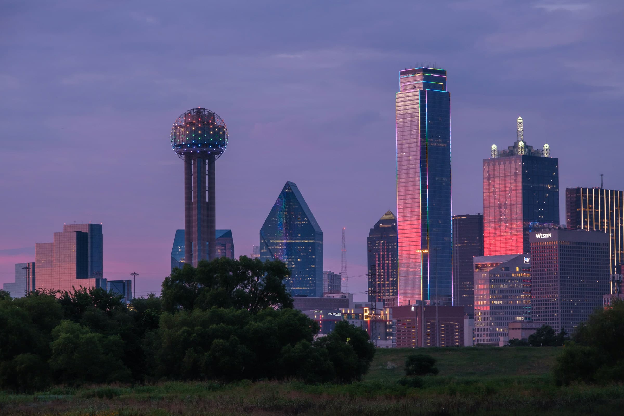 Reunion Tower and the Dallas skyline at dusk